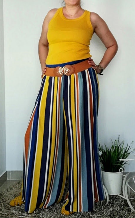 Calças Largas às Riscas com Aberturas Laterais – Tamanho Único – Cintura com Elástico – Roupa Feminina Made4you®