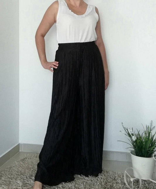 Calças Pretas Plissadas com Elástico – Tamanho L/XL – Fluidez e Conforto – Roupa Feminina Made4you® Plus Size