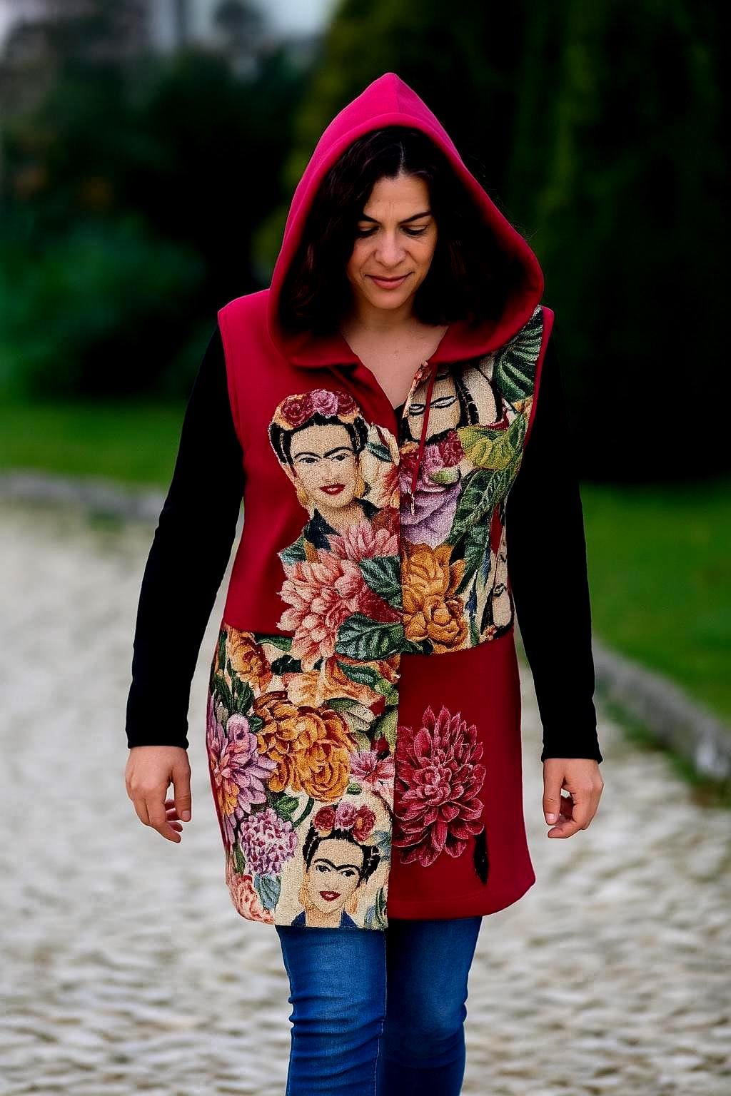 Colete Bordeaux com Arte Aplicada - Inspiração Frida Kahlo, Tamanho M