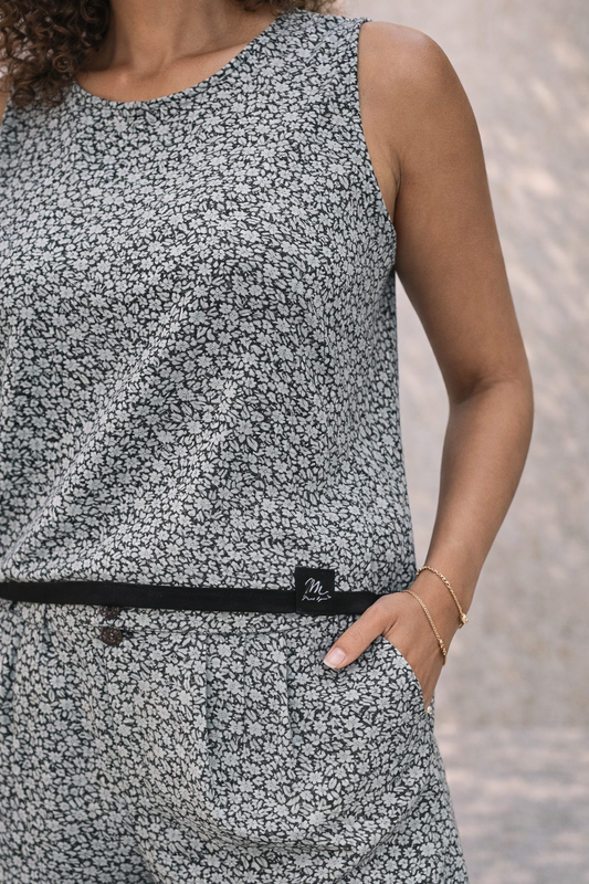 Conjunto Floral de Verão – Top Largo e Calção com Prega