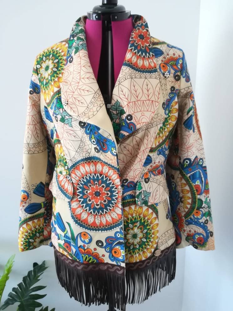 Casaco de senhora em bege e castanho com franjas de cabedal tamanho 42