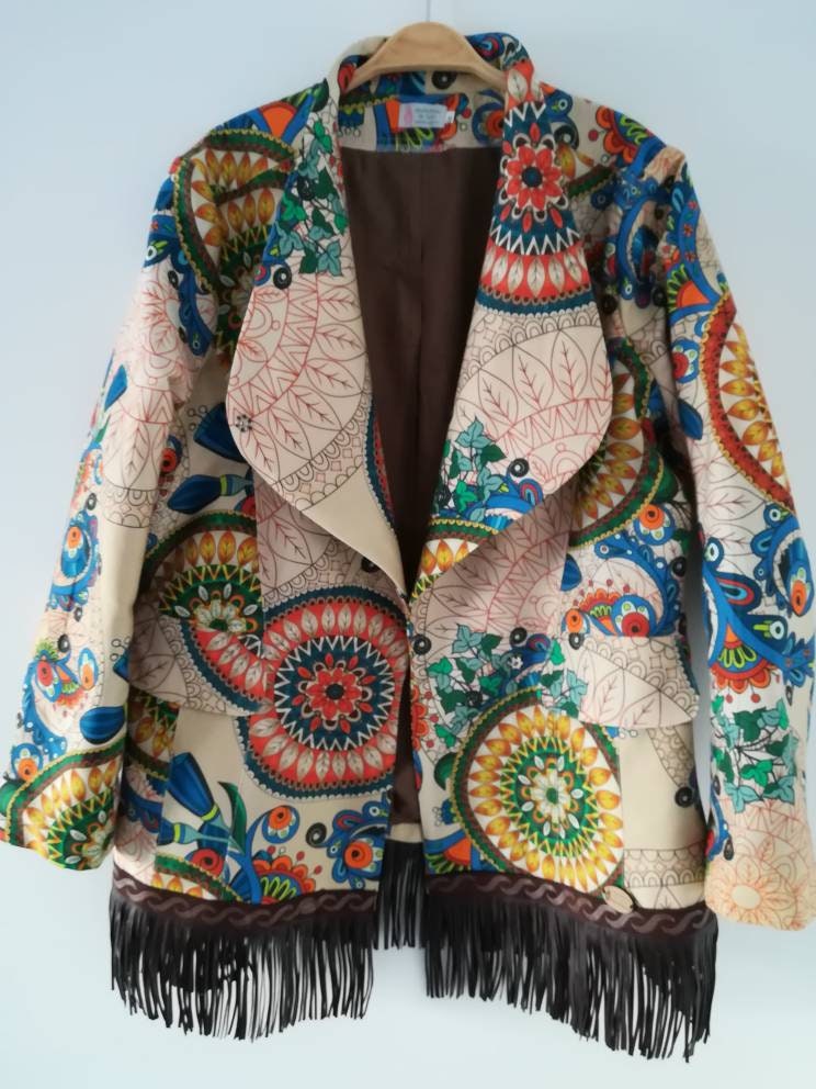 Casaco de senhora em bege e castanho com franjas de cabedal tamanho 42