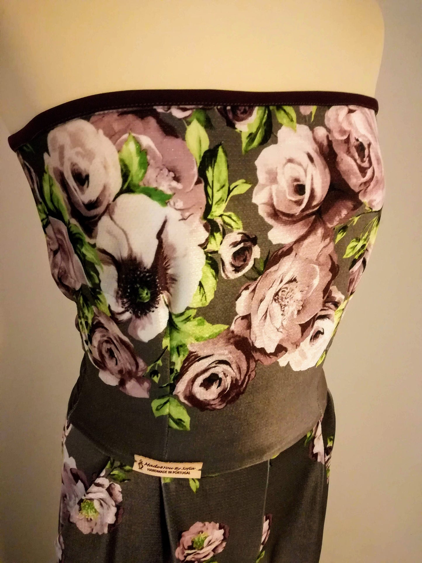 Macacão cai-cai em veludo floral tamanho 40