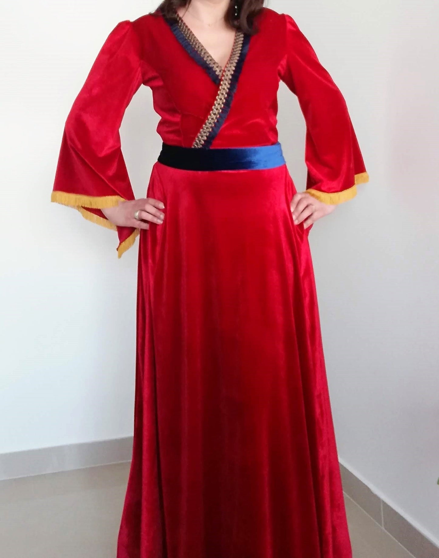 Vestido Medieval em veludo vermelho com faixa azul tamanho M