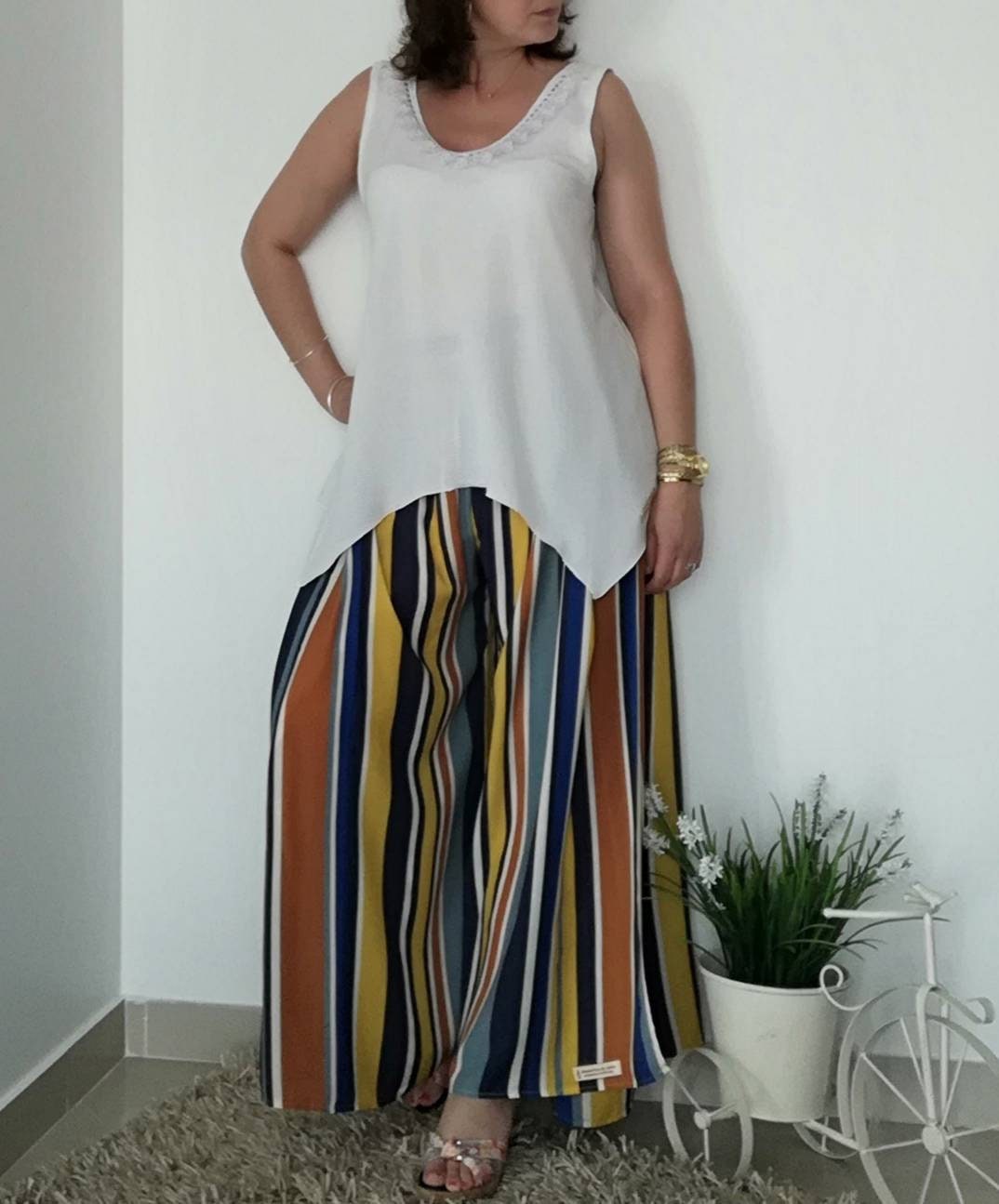 Calças Largas às Riscas com Aberturas Laterais – Tamanho Único – Cintura com Elástico – Roupa Feminina Made4you®