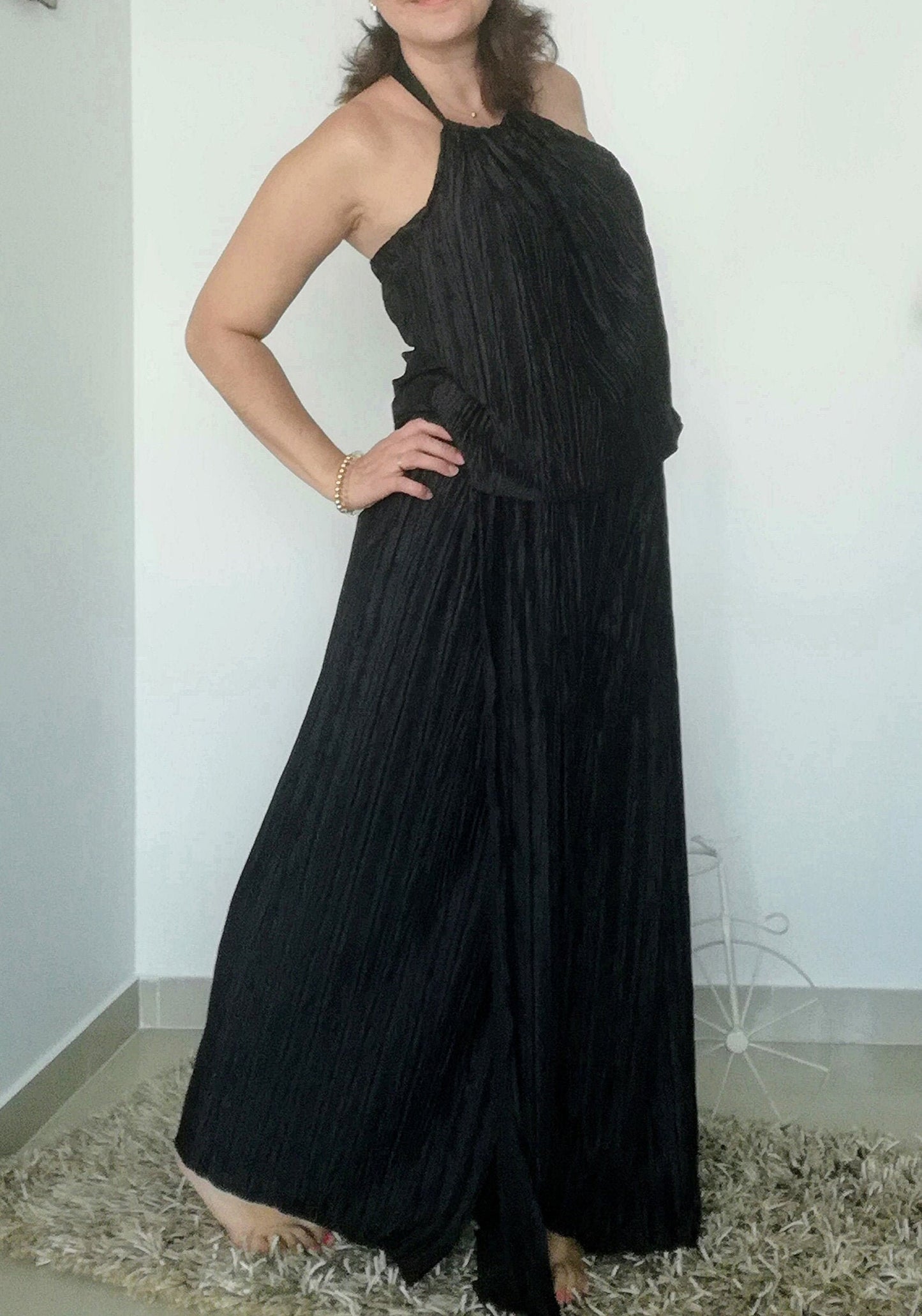 Jumpsuit Preto Plissado com Rachas Laterais – Macacão Elegante Tamanho XL – Design Exclusivo Made4you® - Plus Size