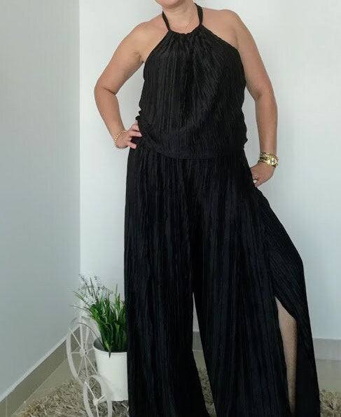 Jumpsuit Preto Plissado com Rachas Laterais – Macacão Elegante Tamanho XL – Design Exclusivo Made4you® - Plus Size