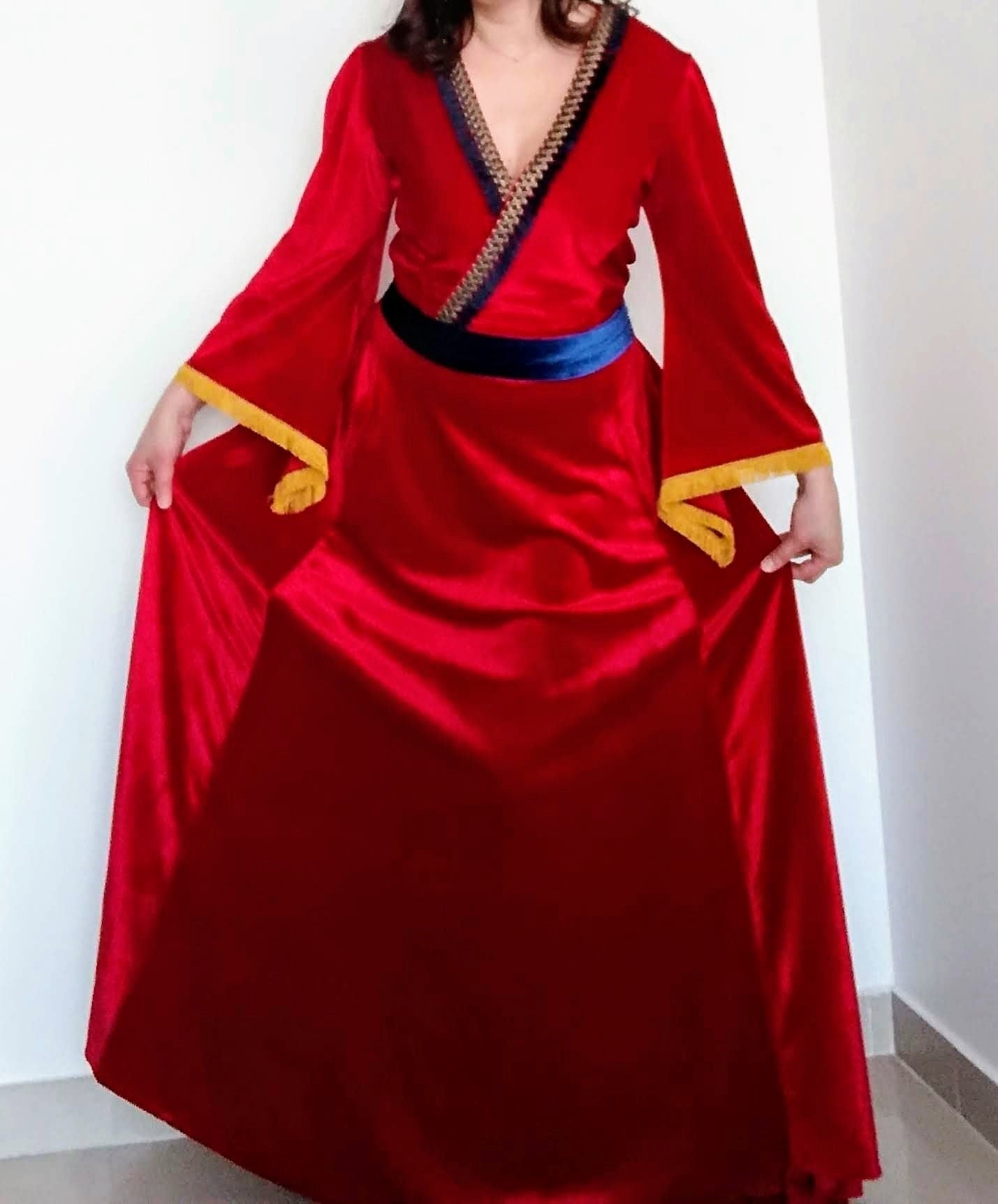Vestido Medieval em veludo vermelho com faixa azul tamanho M