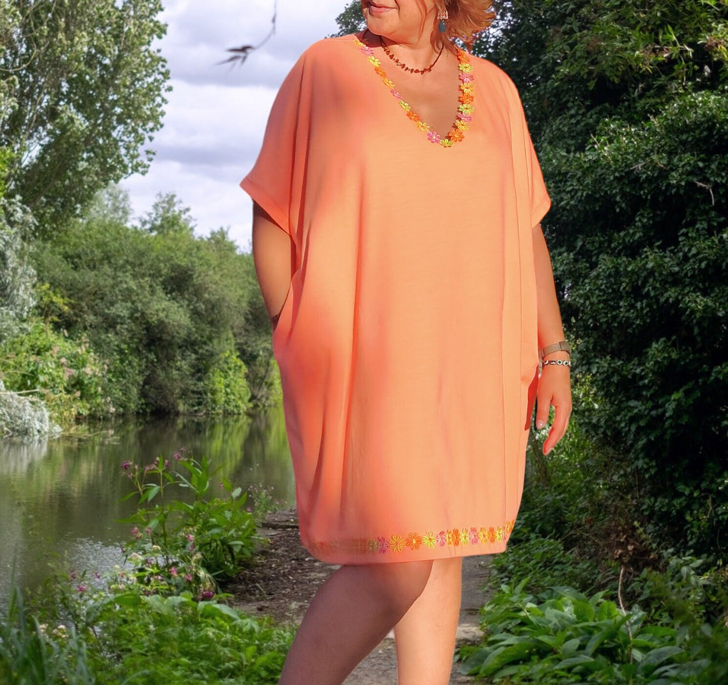 Vestido Largo Artesanal HAWAII – Peça Única Feita à Mão em Laranja com Detalhes Florais | Tamanho Único | Made4you