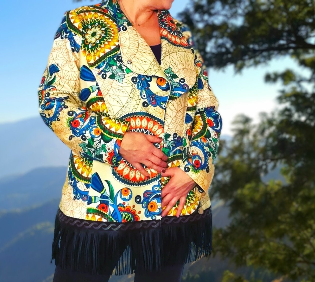 Casaco de senhora em bege e castanho com franjas de cabedal tamanho 42