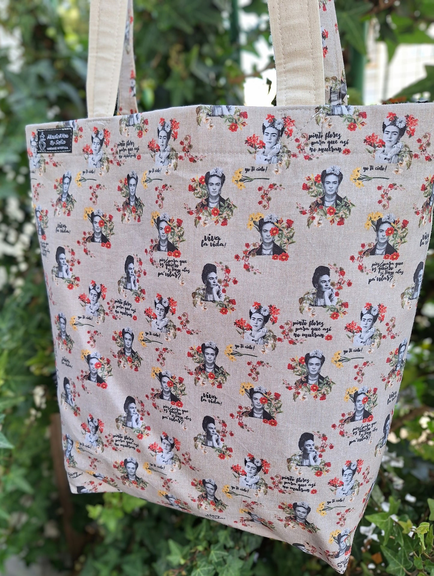 Tote bag Frida Kahlo bordada à mão – Saco sustentável em algodão cru – Viva la Vida – Arte e estilo boho