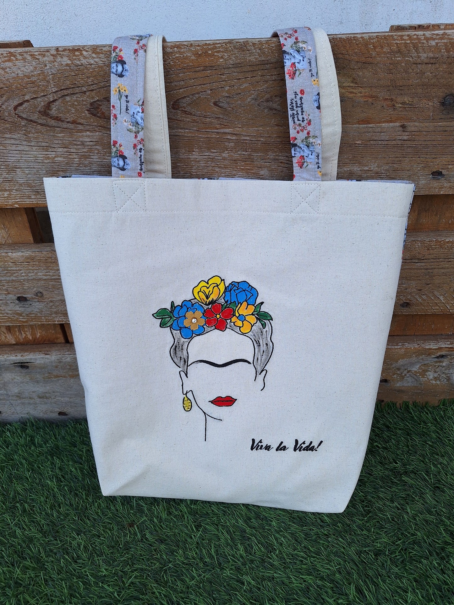 Tote bag Frida Kahlo bordada à mão – Saco sustentável em algodão cru – Viva la Vida – Arte e estilo boho
