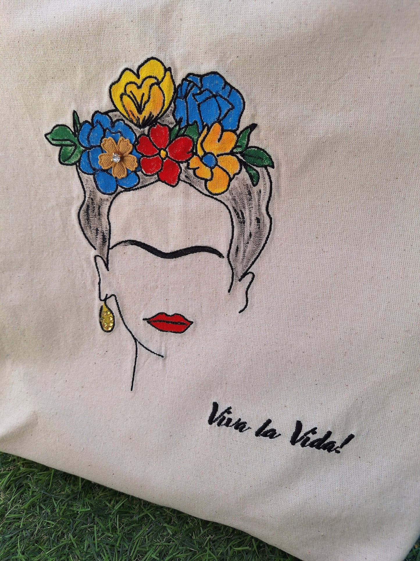 Tote bag Frida Kahlo bordada à mão – Saco sustentável em algodão cru – Viva la Vida – Arte e estilo boho