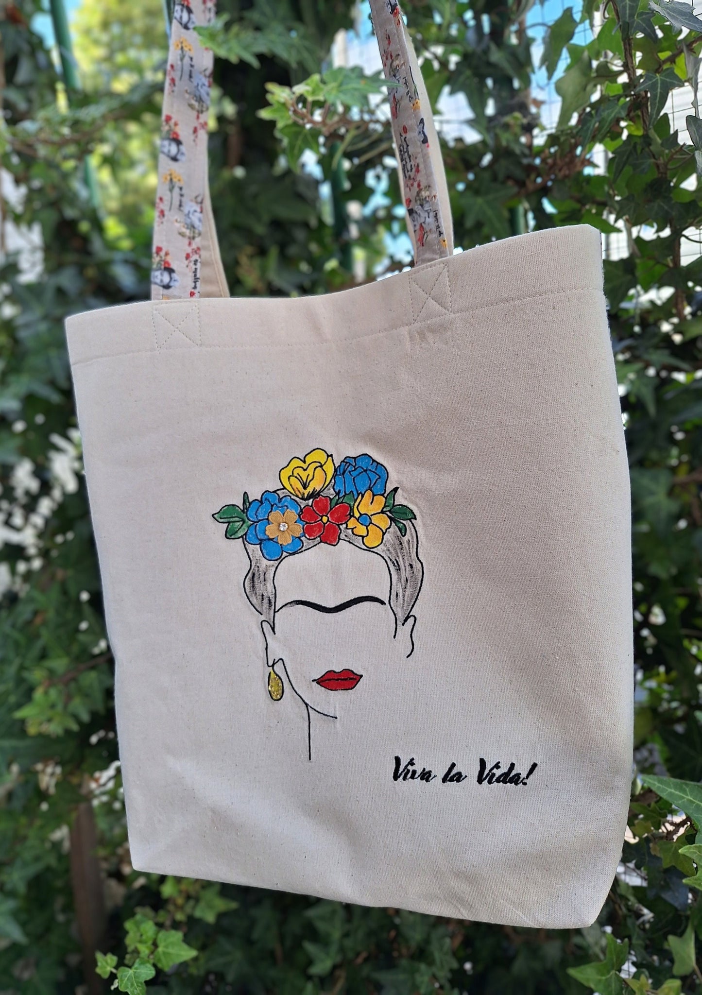 Tote bag Frida Kahlo bordada à mão – Saco sustentável em algodão cru – Viva la Vida – Arte e estilo boho