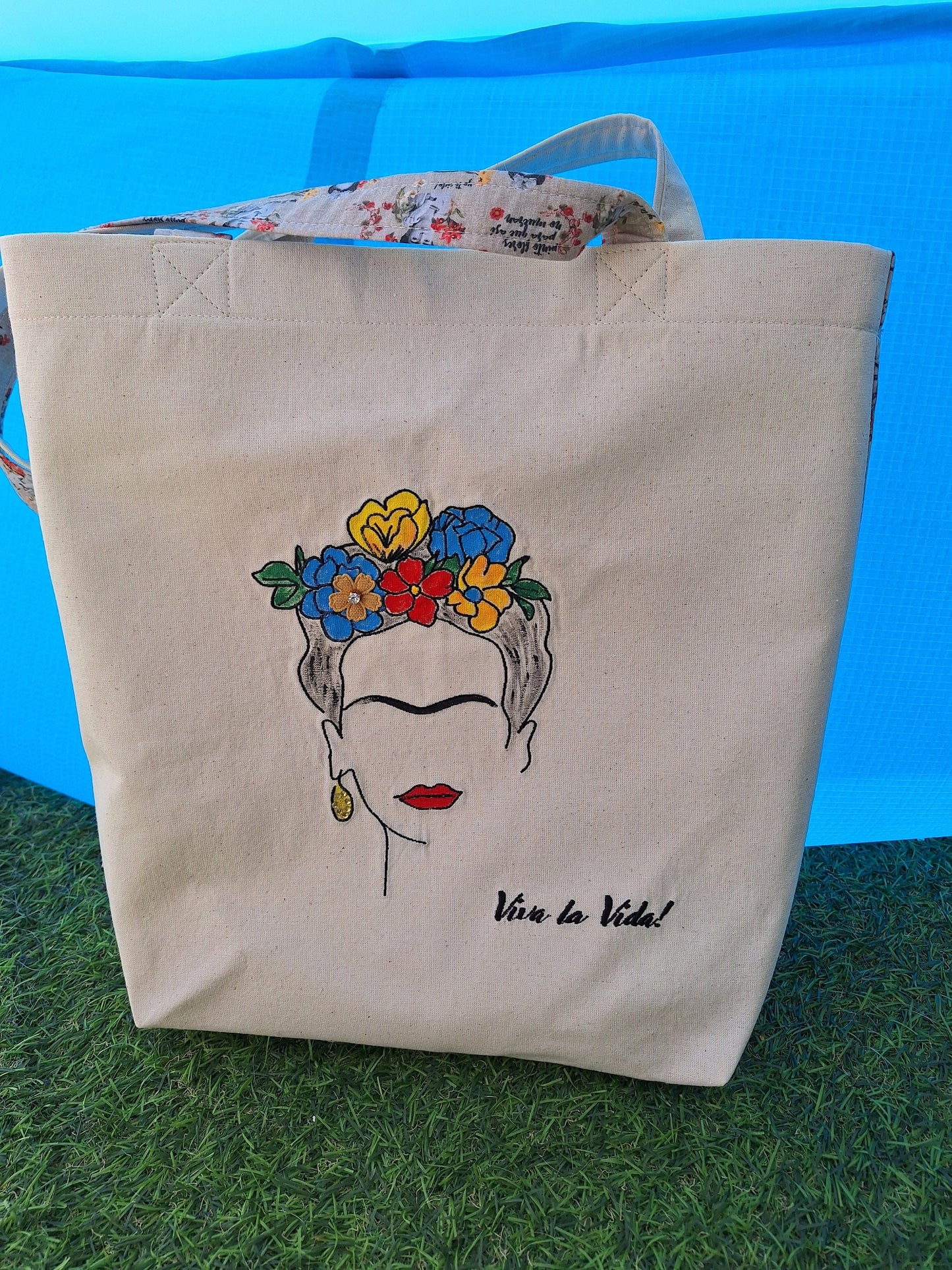 Tote bag Frida Kahlo bordada à mão – Saco sustentável em algodão cru – Viva la Vida – Arte e estilo boho