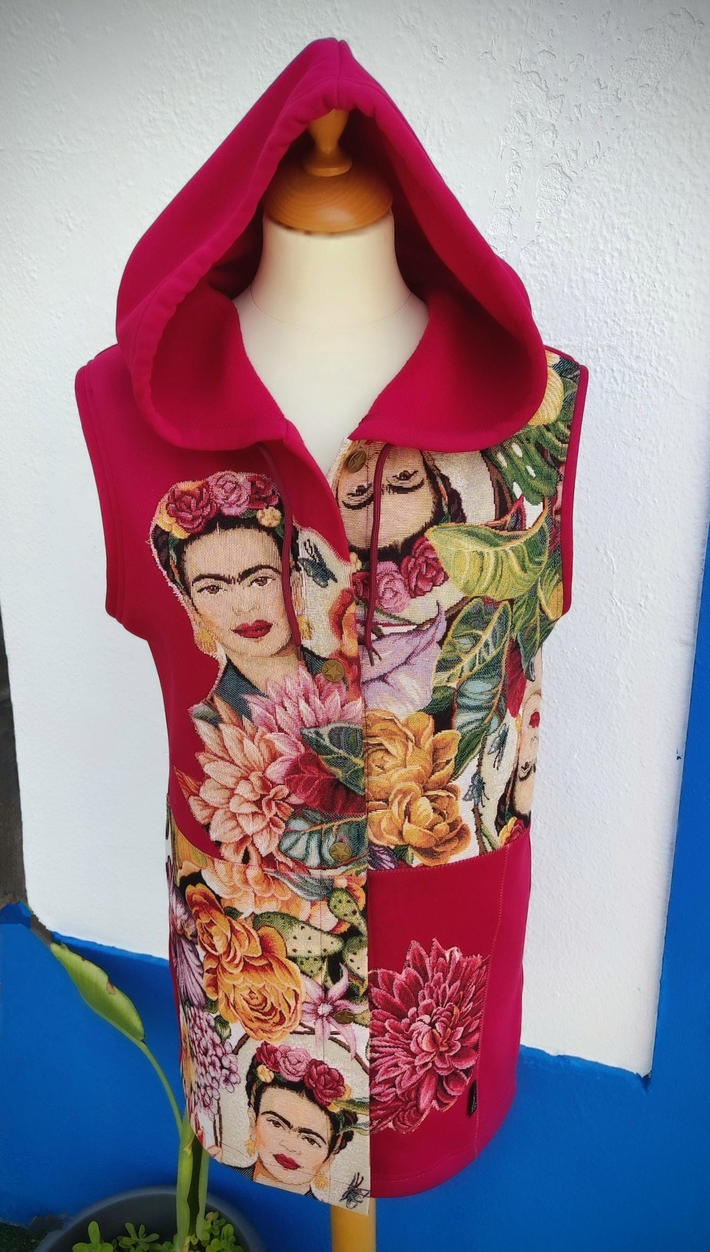Colete Bordeaux com Arte Aplicada - Inspiração Frida Kahlo, Tamanho M