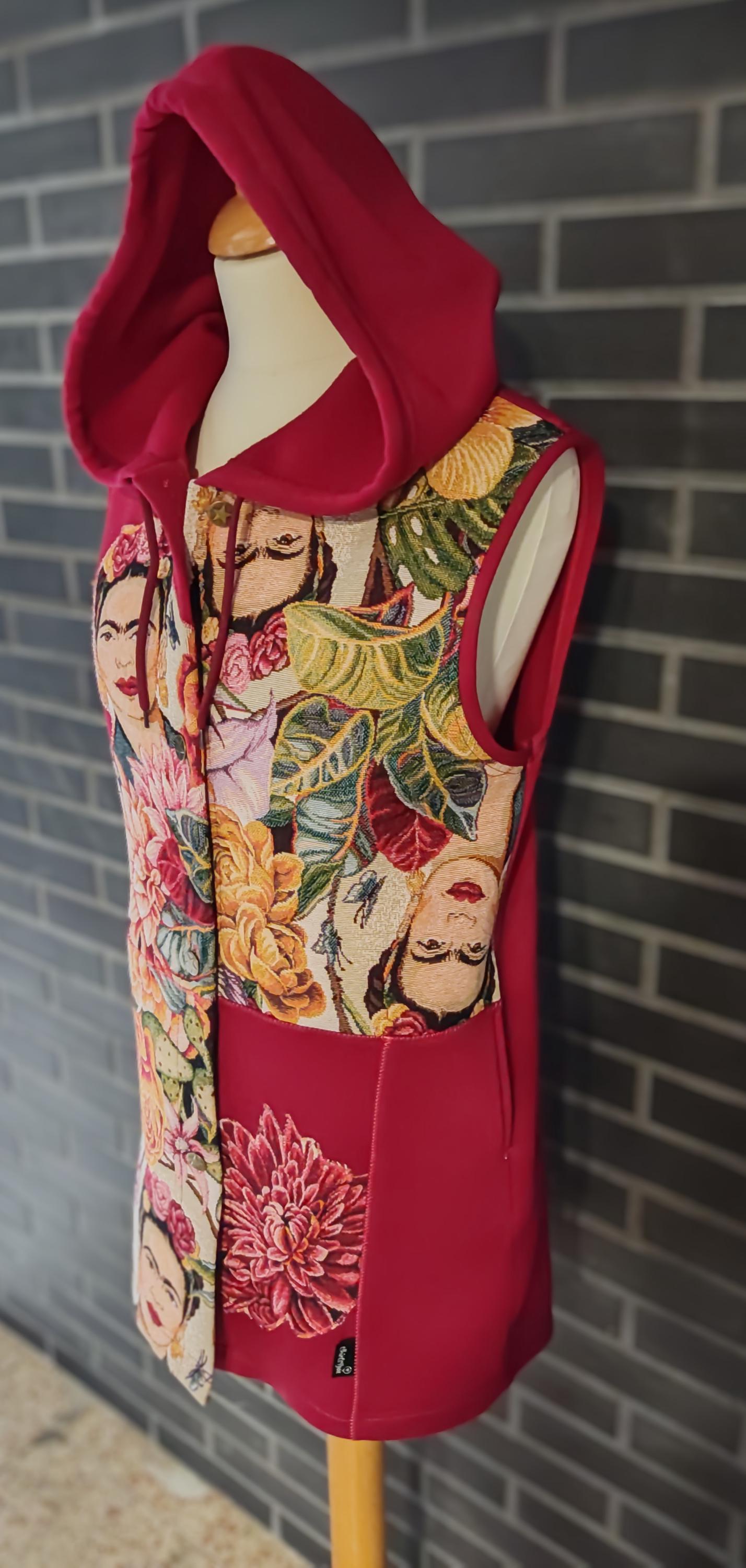 Colete Bordeaux com Arte Aplicada - Inspiração Frida Kahlo, Tamanho M