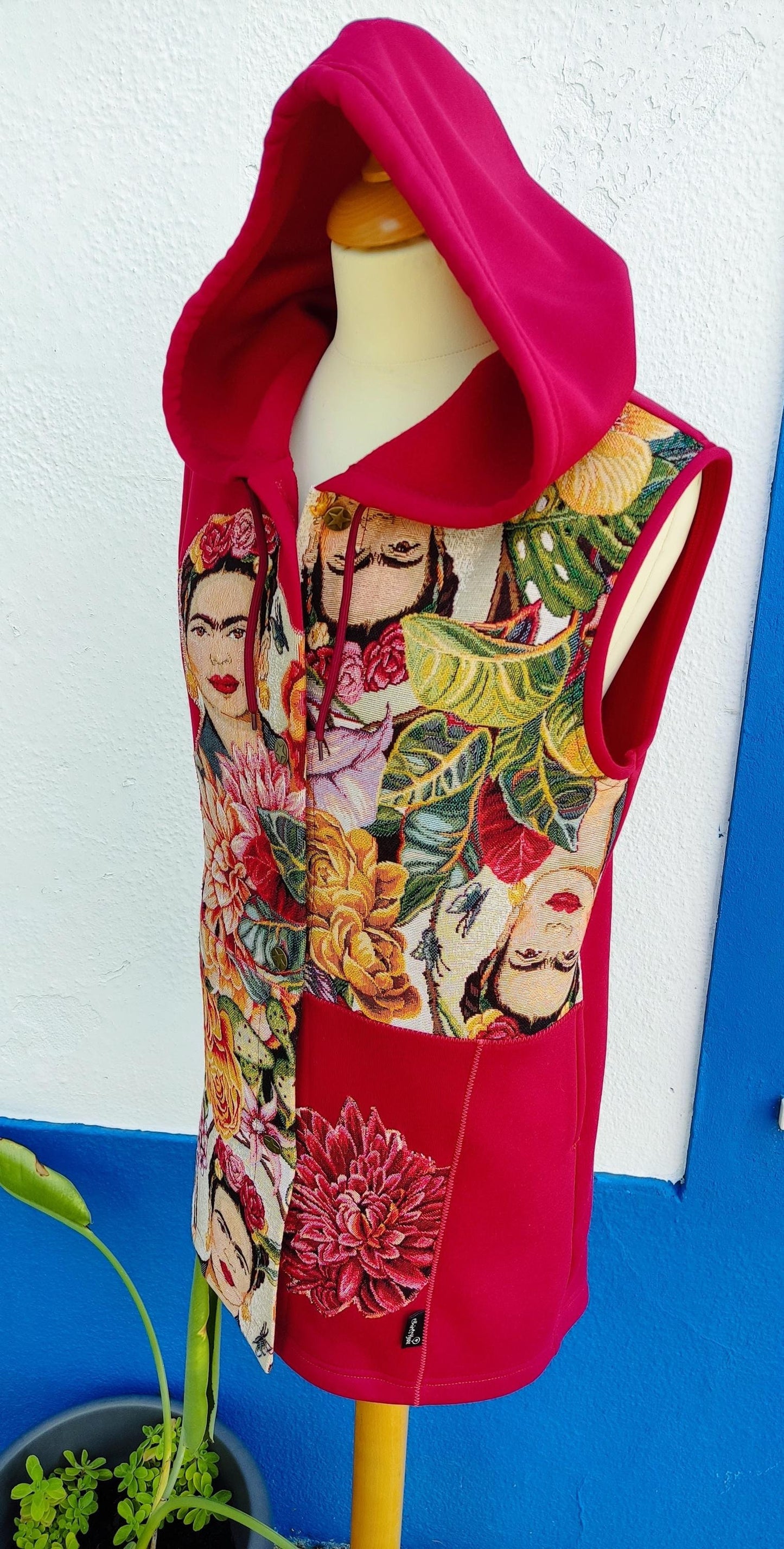 Colete Bordeaux com Arte Aplicada - Inspiração Frida Kahlo, Tamanho M