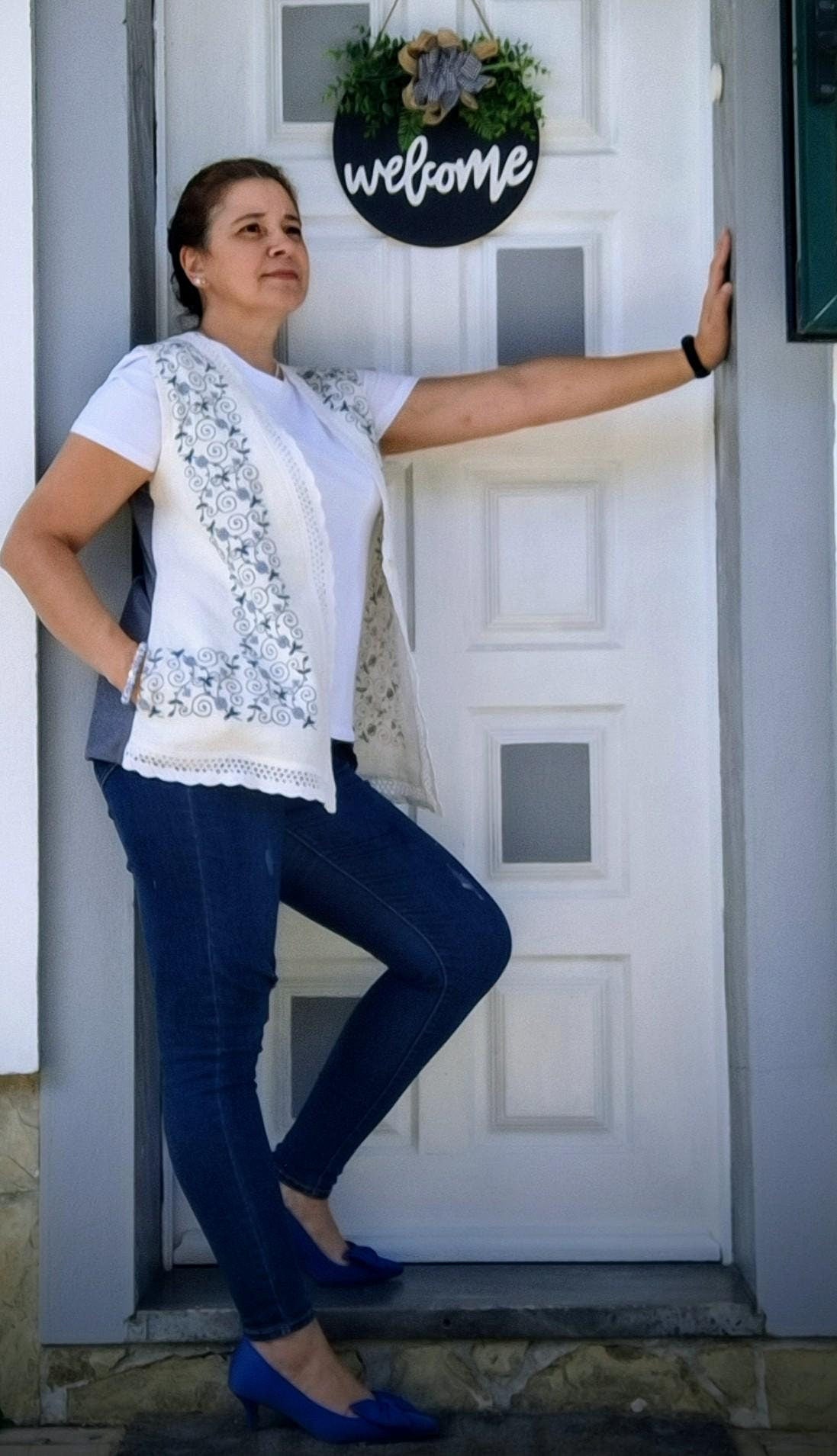 Colete Artesanal com Bordado Azul – Linho Reciclado e Costas em Ganga – Upcycled – M/L