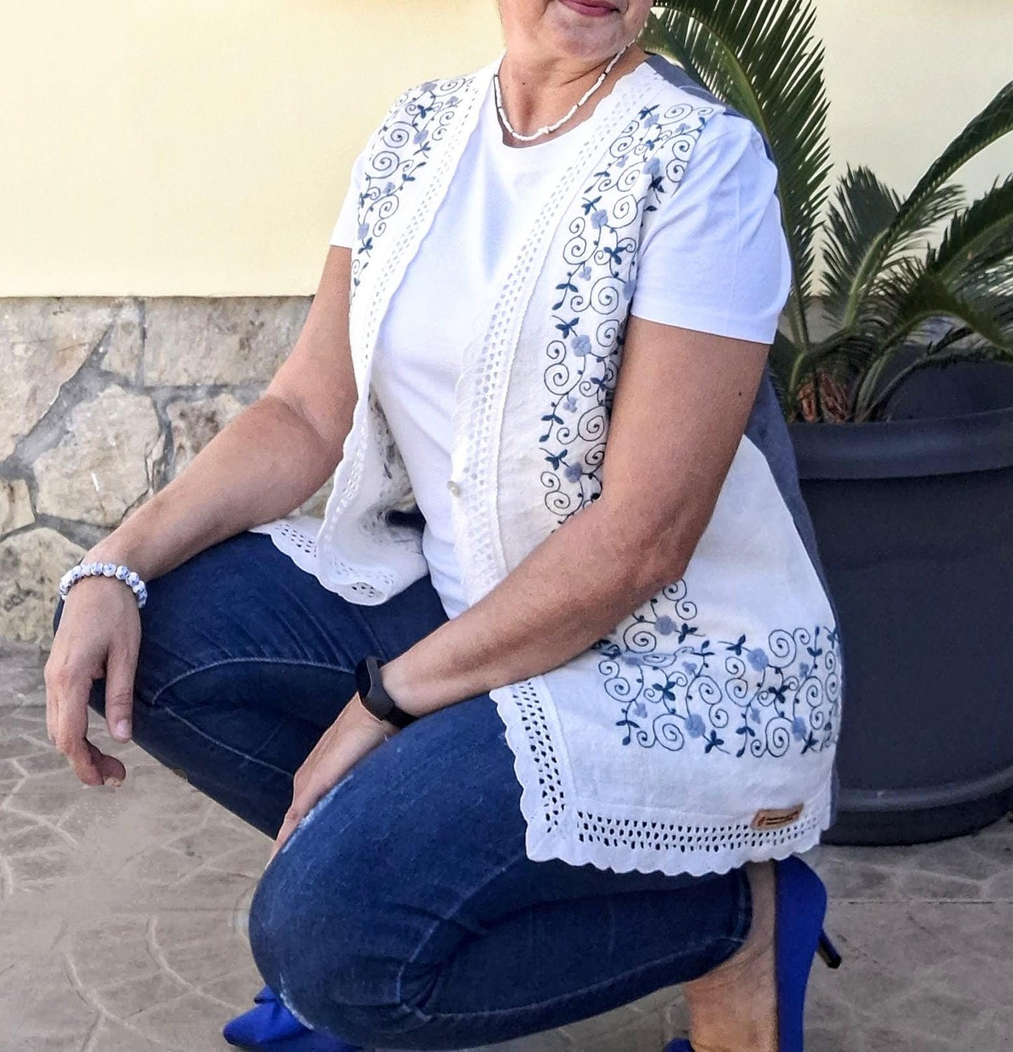 Colete Artesanal com Bordado Azul – Linho Reciclado e Costas em Ganga – Upcycled – M/L