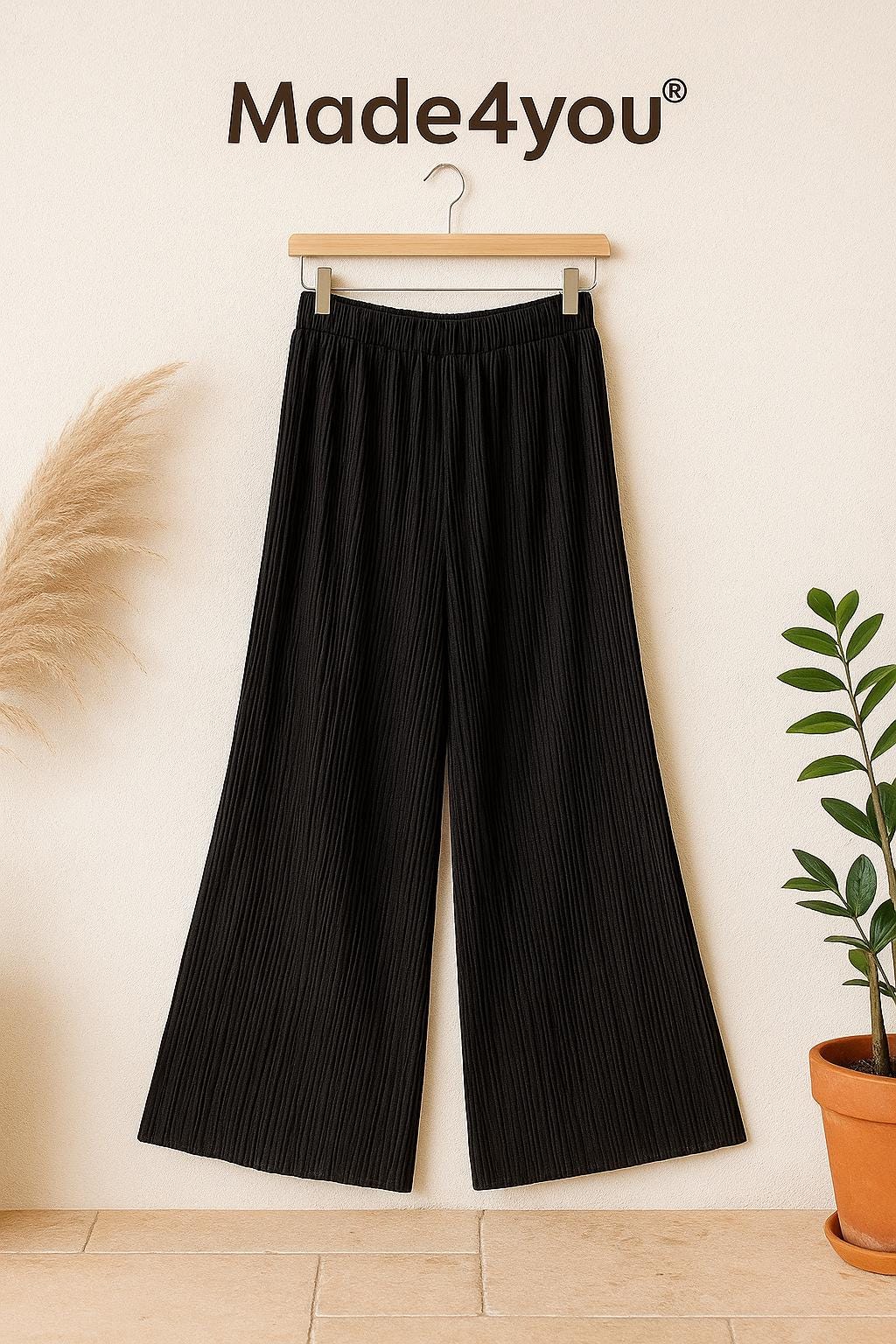 Calças Pretas Plissadas com Elástico – Tamanho L/XL – Fluidez e Conforto – Roupa Feminina Made4you® Plus Size