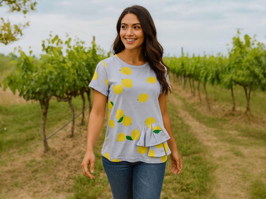 T-shirt feminina com estampa de limão | Blusa de verão feita à mão | Ruffle top exclusivo | Roupa artesanal Made in Portugal