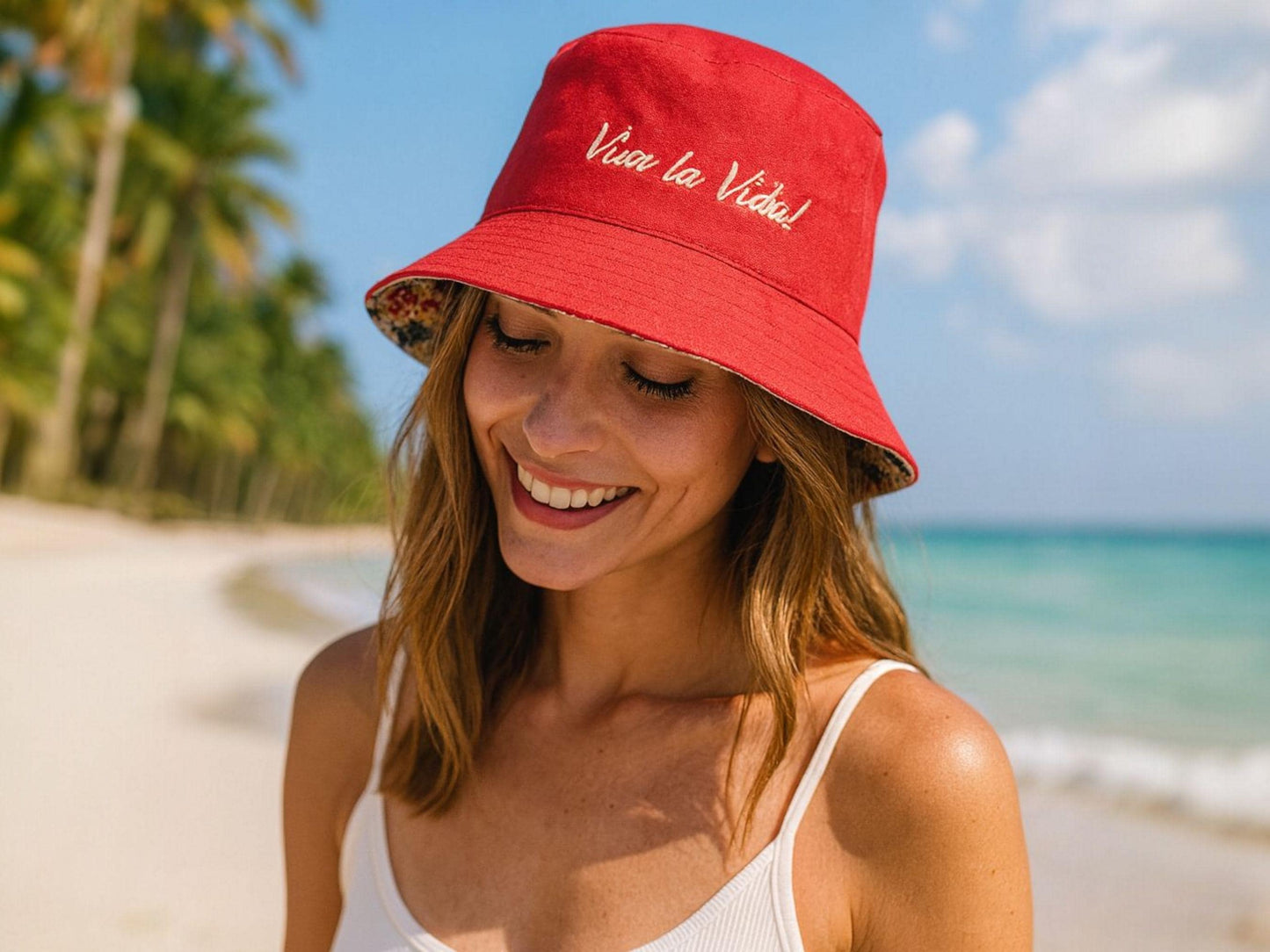 Panamá Frida Kahlo em linho vermelho, reversível, com bordado "viva la vida“ Chapéu de pano reversível. Embroidered fabric hat. Linen Hat.