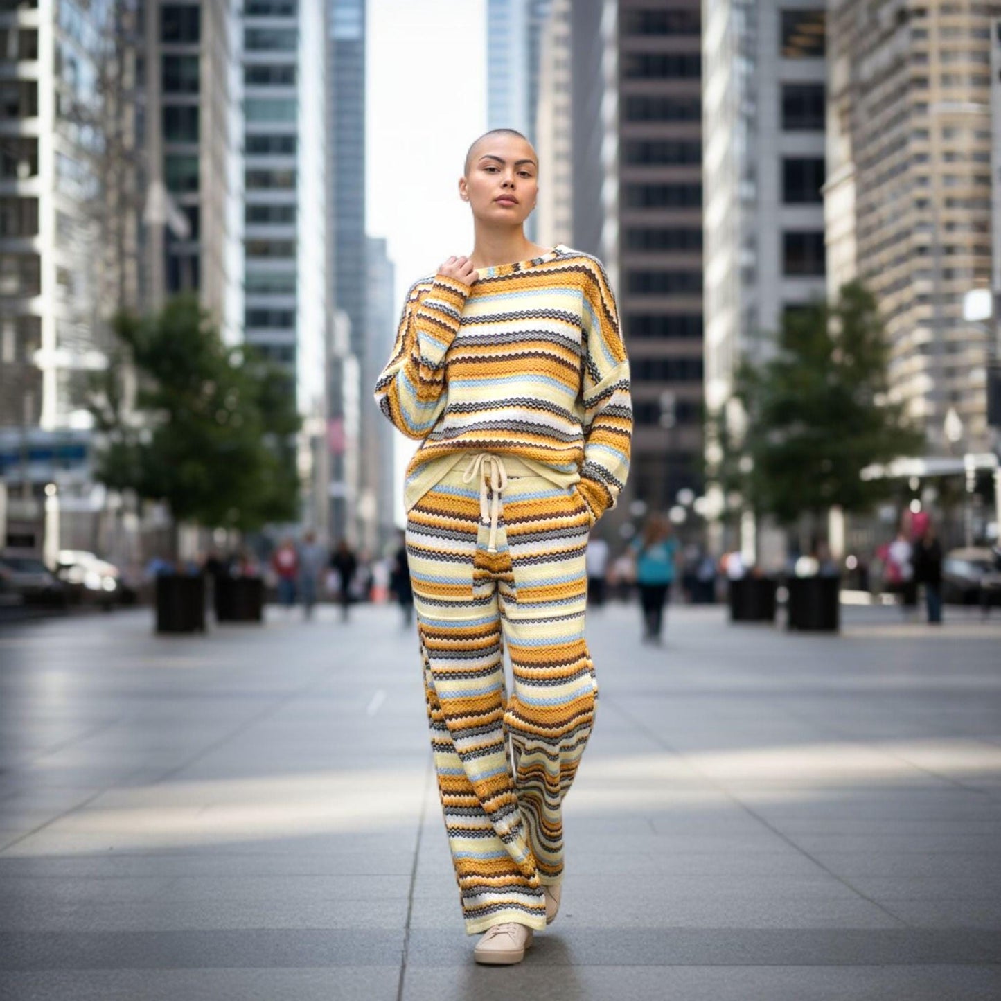 Coordenado de malha com padrão zig zag amarelo e castanho | Conjunto confortável de duas peças | Estilo casual e exclusivo Made4you®