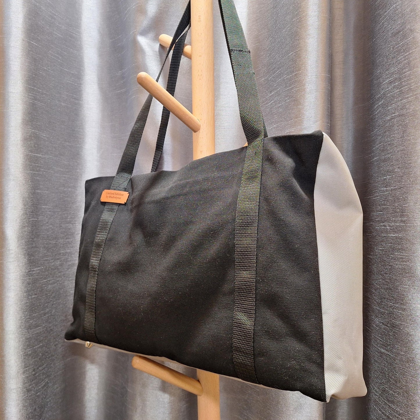 Mala Tote Bag Grande para Portátil | Bolsa de Ombro Minimalista | Laptop Bag Spacious & Durable