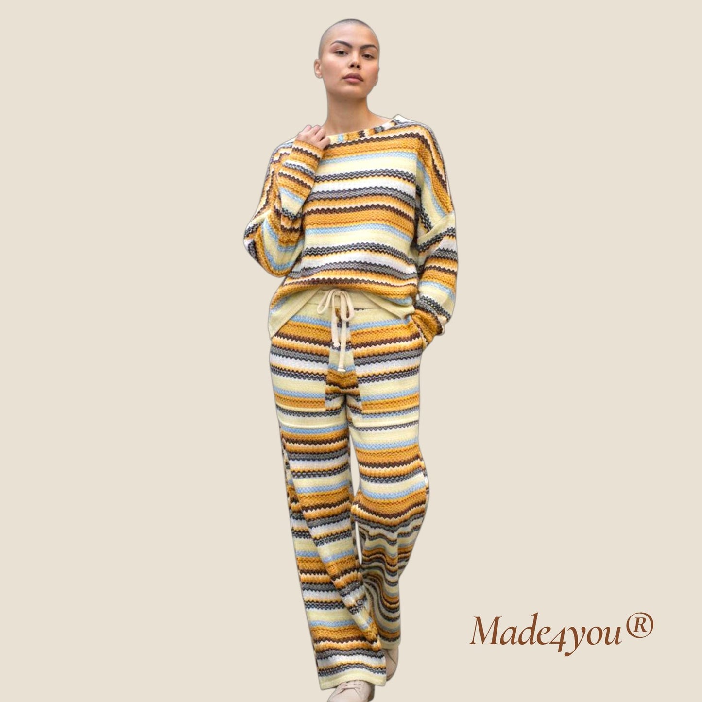 Coordenado de malha com padrão zig zag amarelo e castanho | Conjunto confortável de duas peças | Estilo casual e exclusivo Made4you®