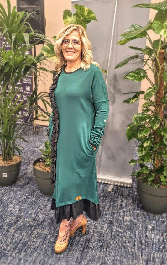 Vestido Oliva – Verde em Malha Punto Roma com Folho Assimétrico | Made4you®