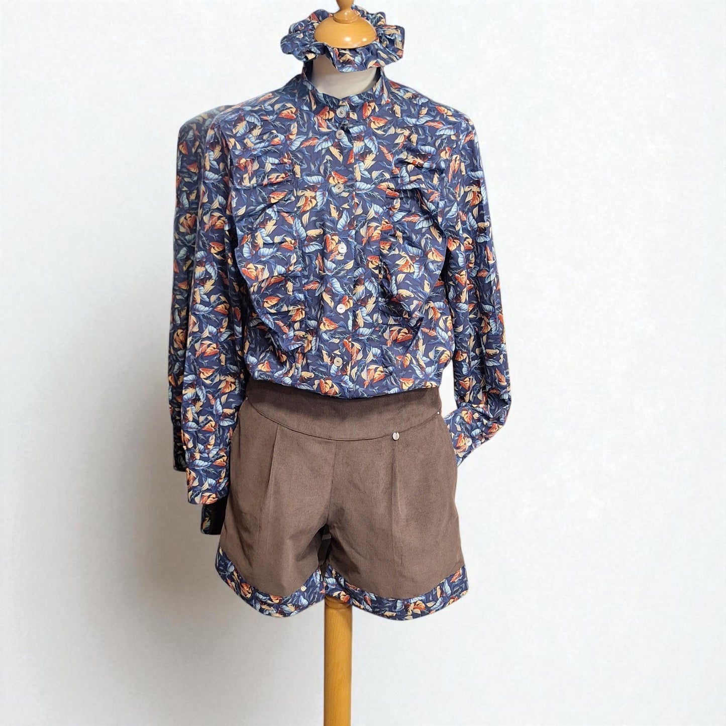 Conjunto Calção + Camisa + Chapéu | Conjunto Andorinha | Made4you® | Camisa tropical e calções em tons terra | Moda portuguesa artesanal