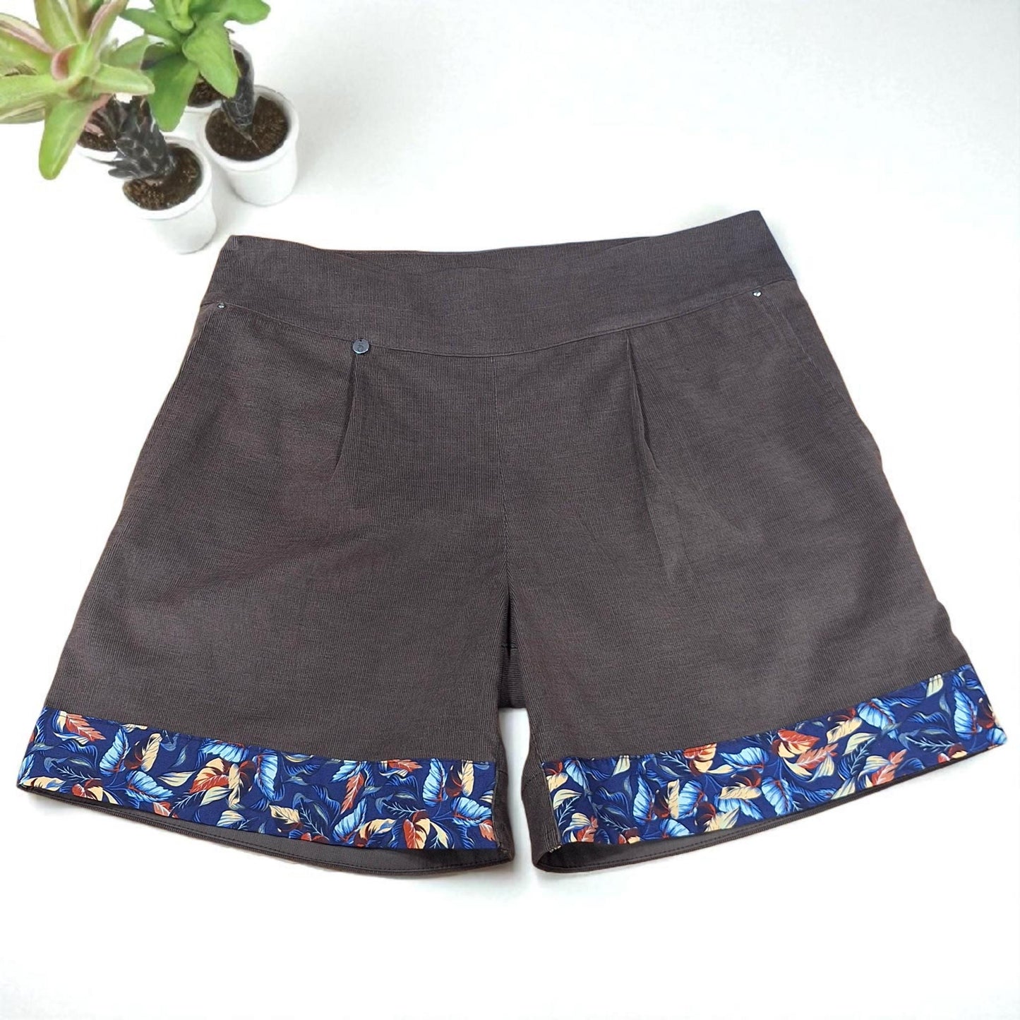 Conjunto Calção + Camisa + Chapéu | Conjunto Andorinha | Made4you® | Camisa tropical e calções em tons terra | Moda portuguesa artesanal