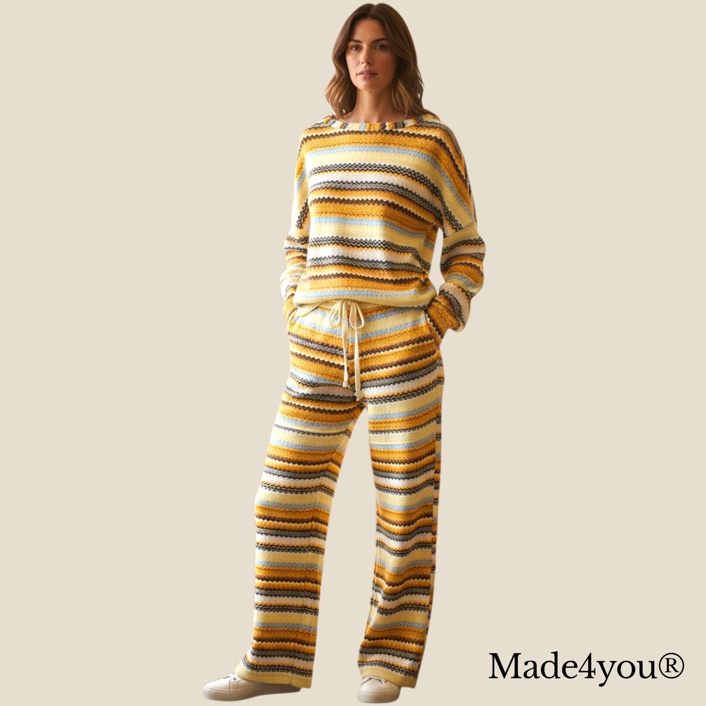 Coordenado de malha com padrão zig zag amarelo e castanho | Conjunto confortável de duas peças | Estilo casual e exclusivo Made4you®