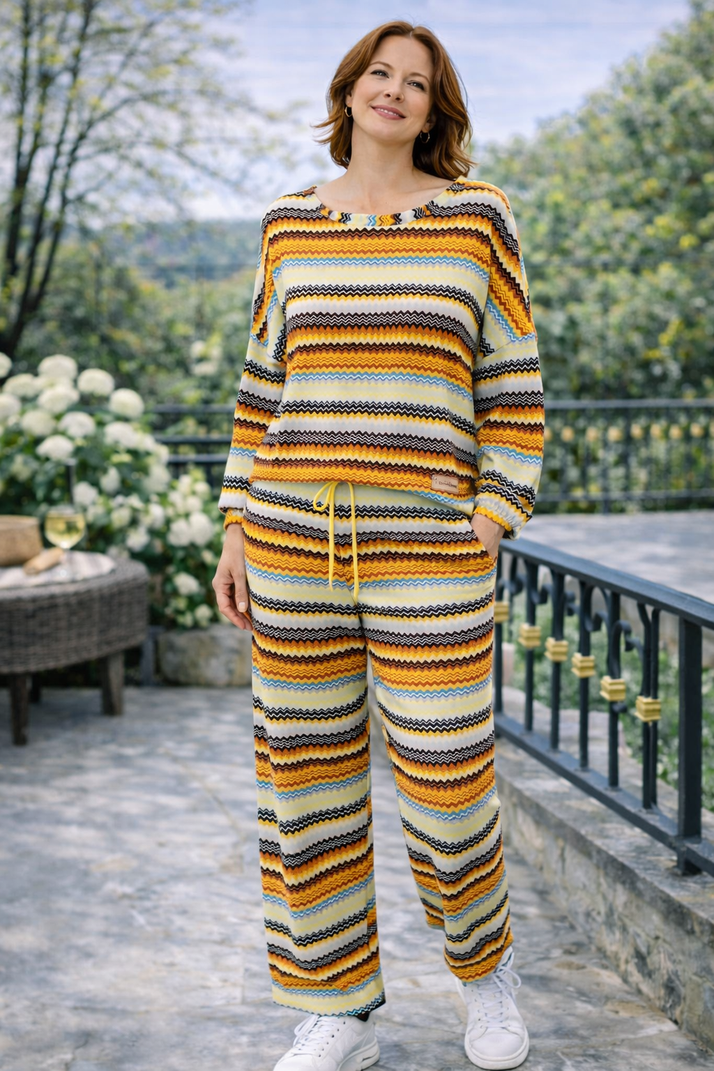 Coordenado de malha com padrão zig zag amarelo e castanho | Conjunto confortável de duas peças | Estilo casual e exclusivo Made4you®