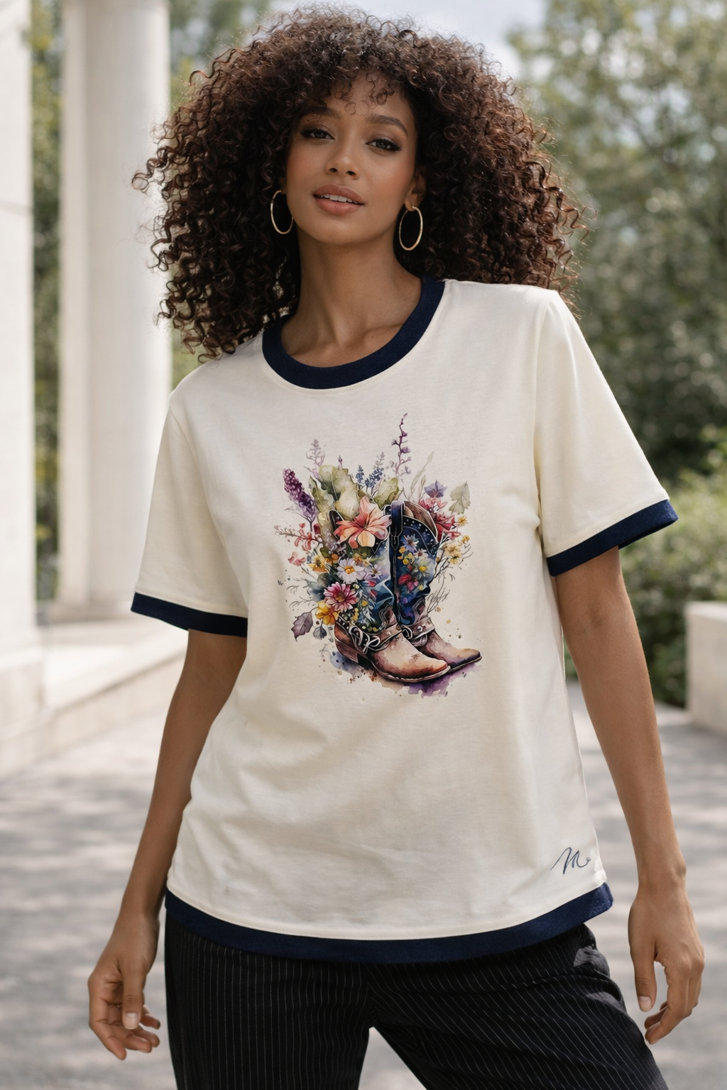 T-shirt Feminina Boots & Flowers 💙