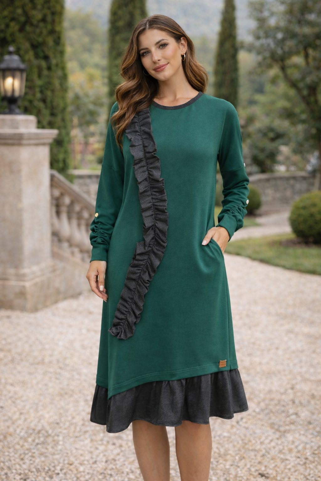 Vestido Oliva – Verde em Malha Punto Roma com Folho Assimétrico | Made4you®